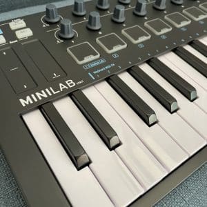 Controlador MIDI Arturia MINILAB MKII