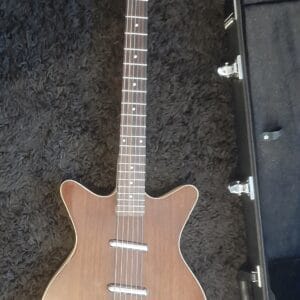 Guitarra Danelectro 59 Divine, en impecables condiciones + Case Rockbag