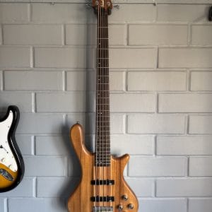 Bajo Washburn Taurus