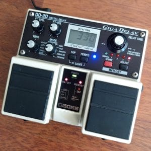 Pedal de efecto DELAY Boss DD-20 para guitarra.