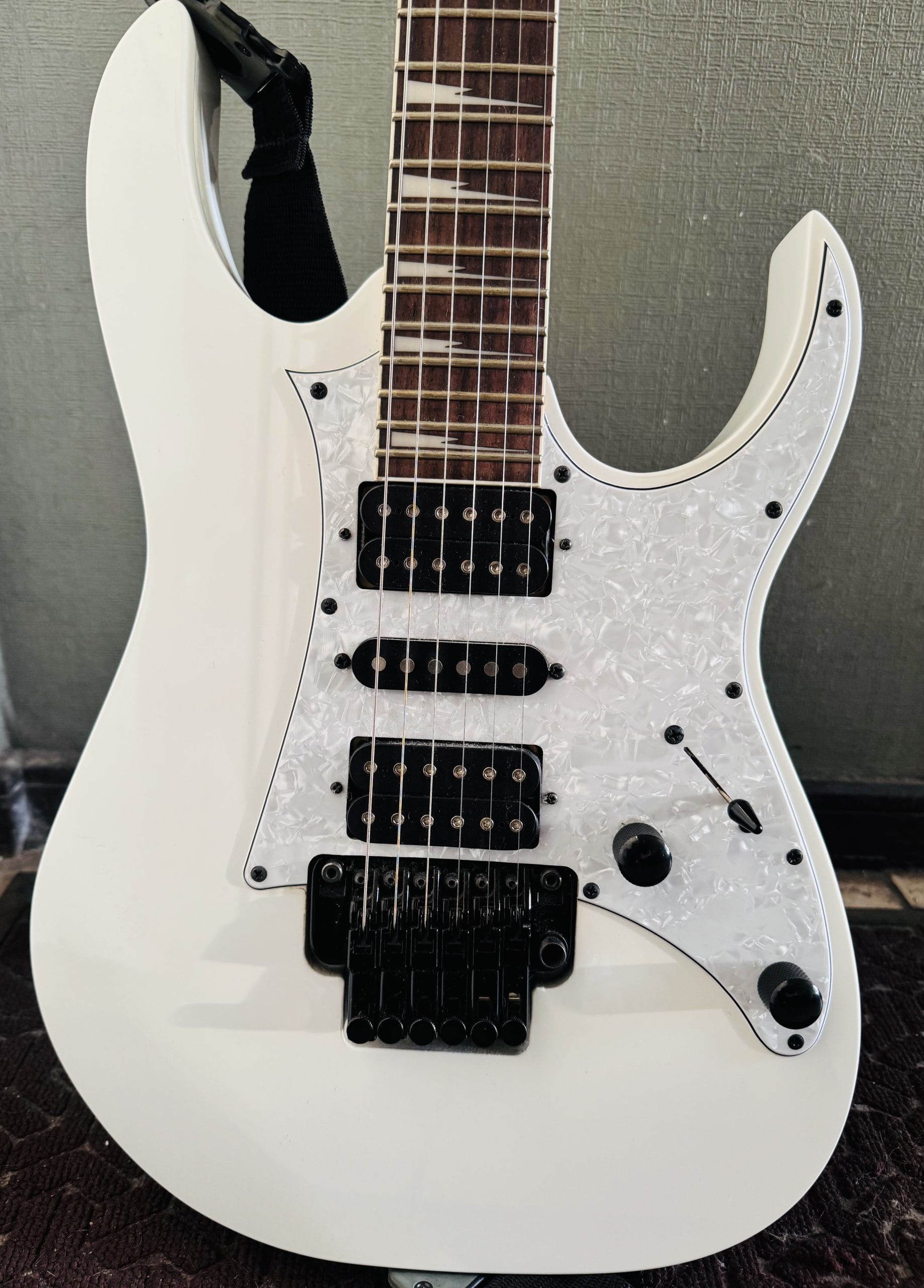 Pack Guitarra Ibanez RG 350DXZ + Amplificador Fender + Funda + Cable jack - Imagen 15