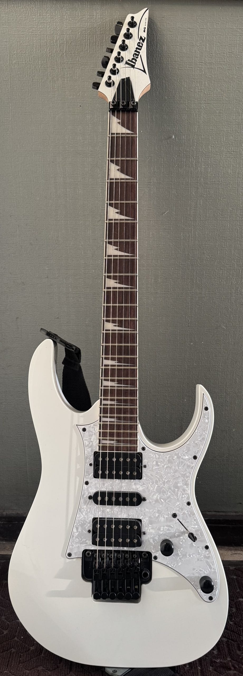 Pack Guitarra Ibanez RG 350DXZ + Amplificador Fender + Funda + Cable jack - Imagen 16