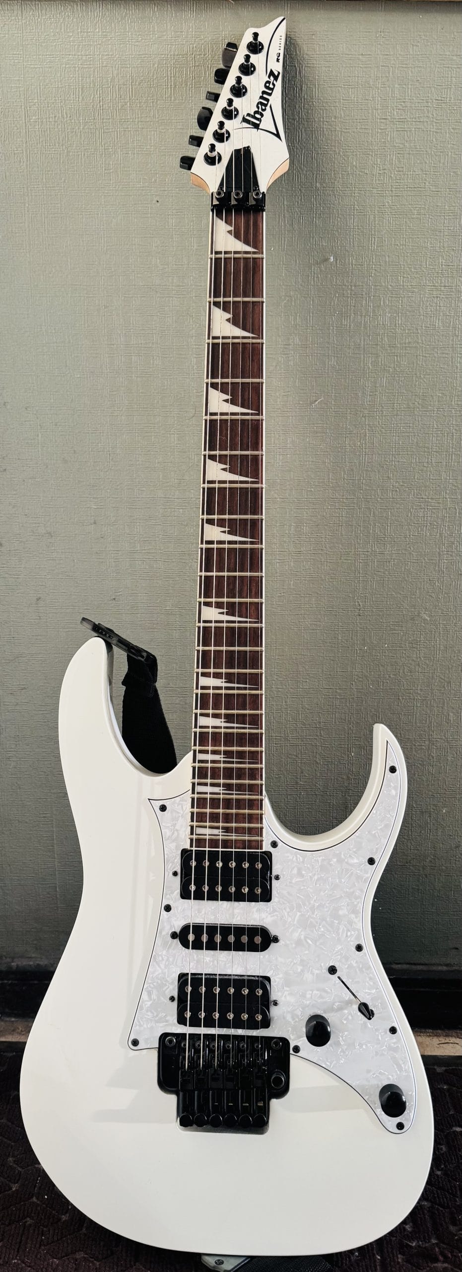 Pack Guitarra Ibanez RG 350DXZ + Amplificador Fender + Funda + Cable jack - Imagen 4