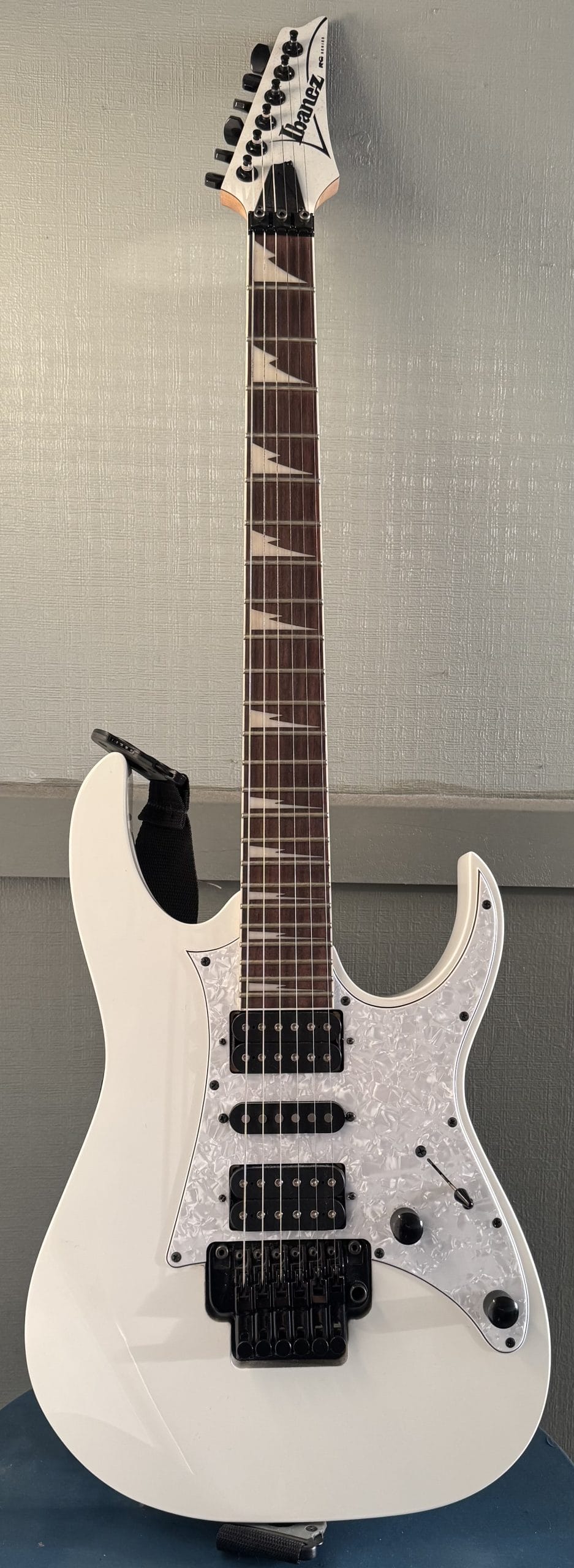 Pack Guitarra Ibanez RG 350DXZ + Amplificador Fender + Funda + Cable jack - Imagen 13