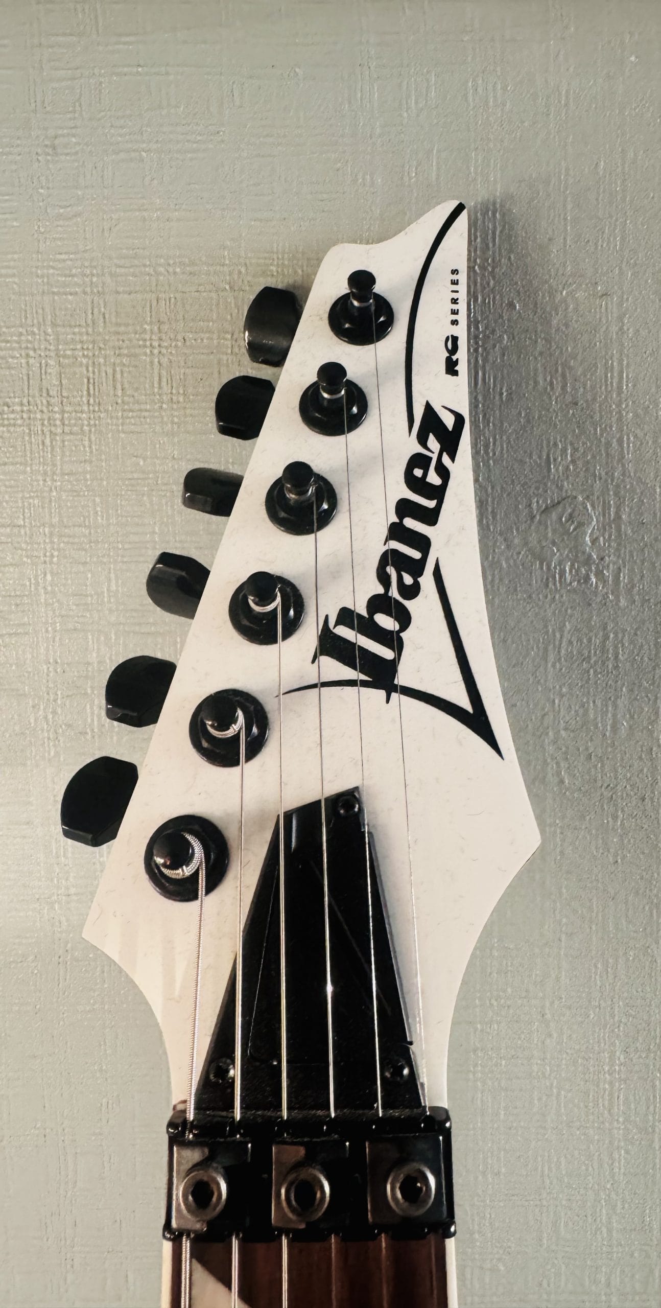 Pack Guitarra Ibanez RG 350DXZ + Amplificador Fender + Funda + Cable jack - Imagen 3