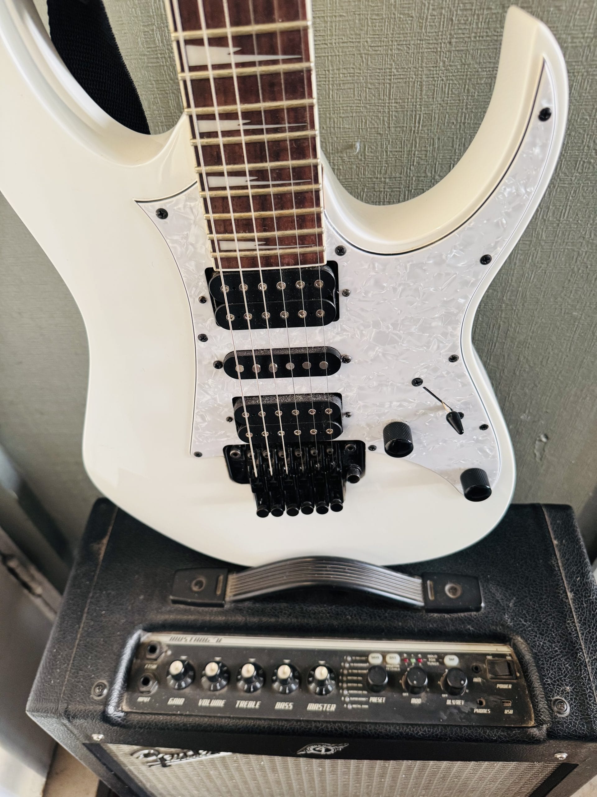 Pack Guitarra Ibanez RG 350DXZ + Amplificador Fender + Funda + Cable jack - Imagen 12