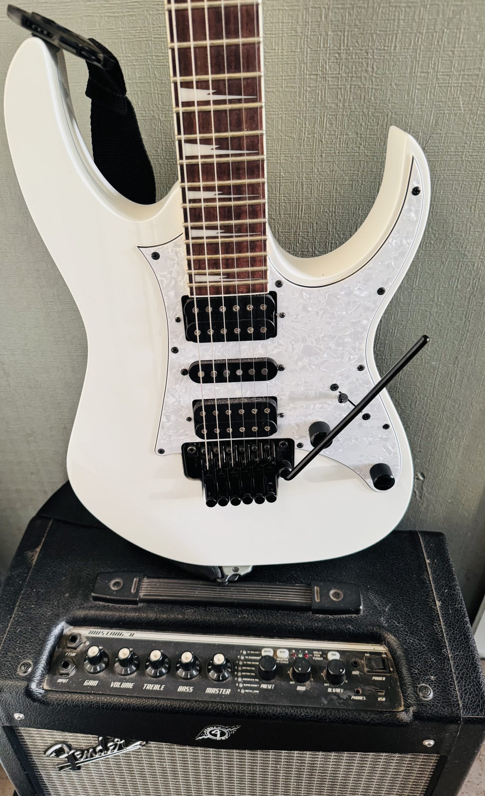 Pack Guitarra Ibanez RG 350DXZ + Amplificador Fender + Funda + Cable jack - Imagen 11