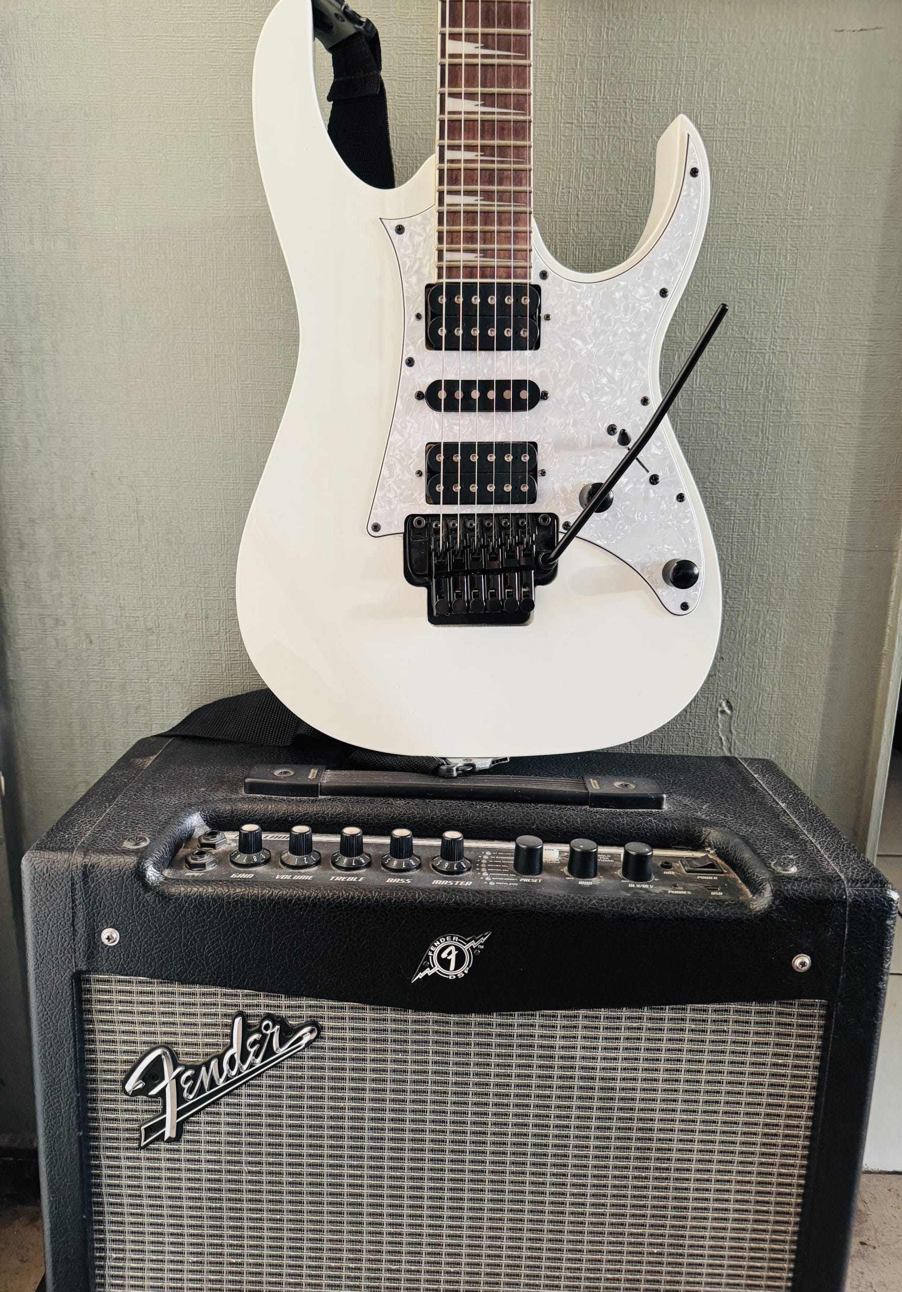 Pack Guitarra Ibanez RG 350DXZ + Amplificador Fender + Funda + Cable jack - Imagen 7